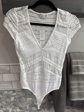 bebe White Lace V-Neck Short Sleeve Thong Bodysuit